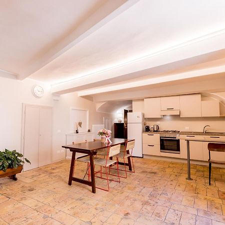 Appartamento In Centro Via Porta Fuga 斯波莱托 外观 照片
